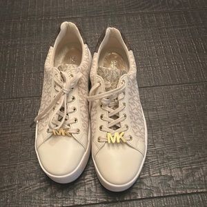 Poppy Color-Block Logo Sneaker Michael Kors Female Sneakers 9.5